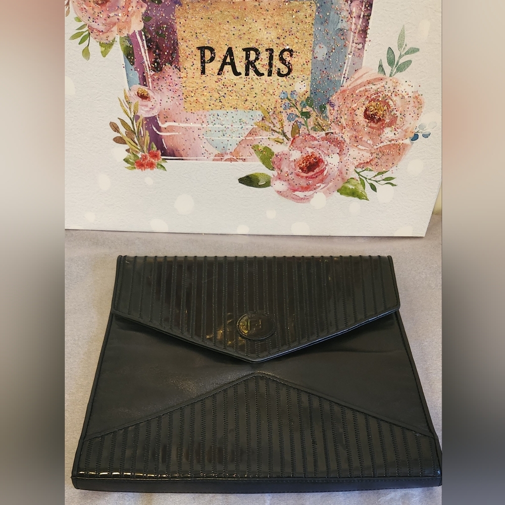 LIKE NEW!!!! FENDI CLUTCH